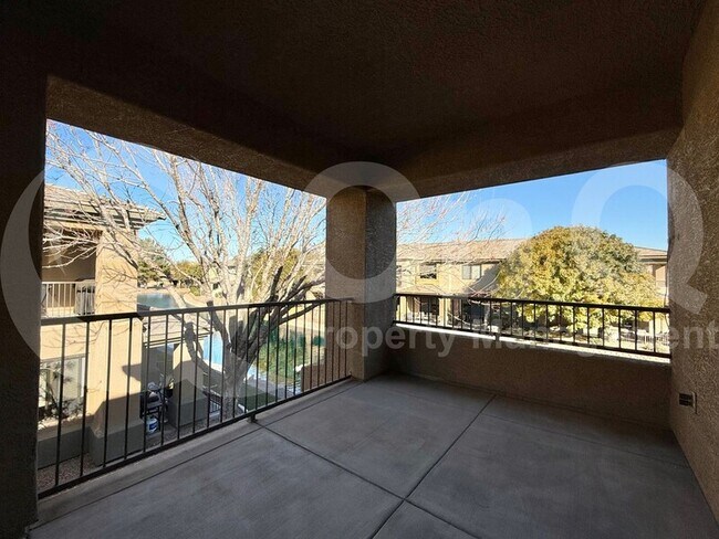 Building Photo - 705 W Queen Creek Rd