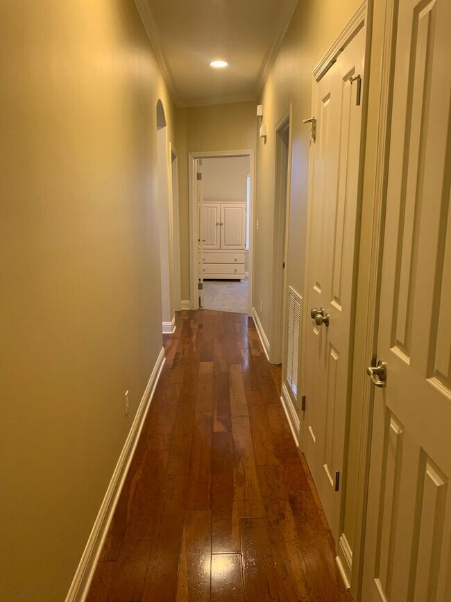 Building Photo - CARRIAGE OAKS CROSSING