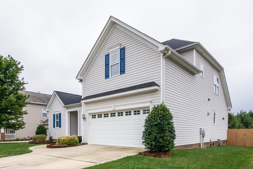 Building Photo - 8638 Castle Cliff Dr