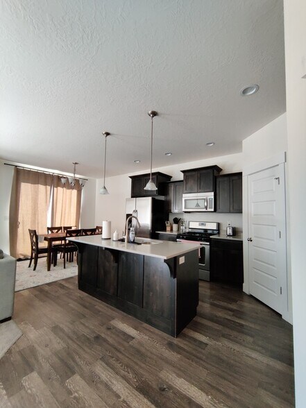 Building Photo - 956 S 2040 W