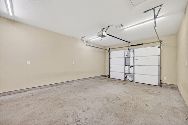 Building Photo - 1708 Sycamore Ave