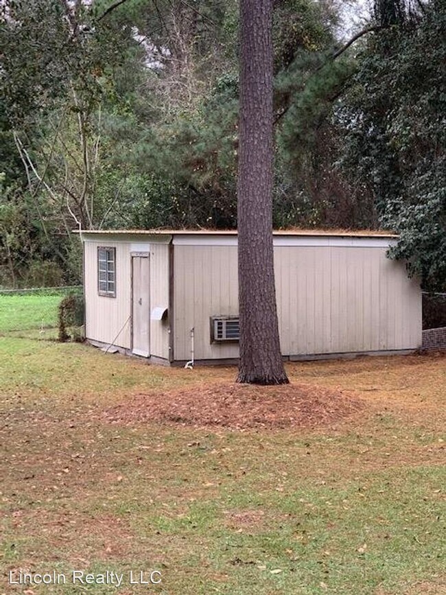 Building Photo - 3 br, 2 bath House - 4013 Danube Circle