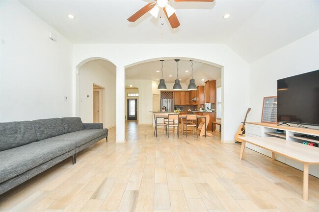 Building Photo - 16814 Ranger Ridge Dr