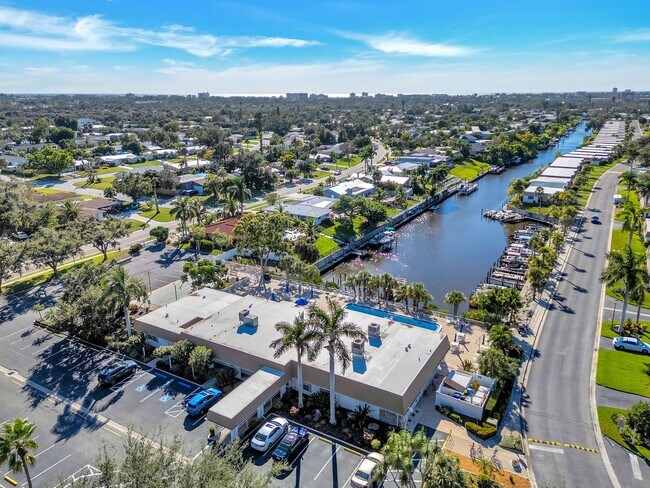 Building Photo - Annual Furnished spacious Villa close to Siesta Key!