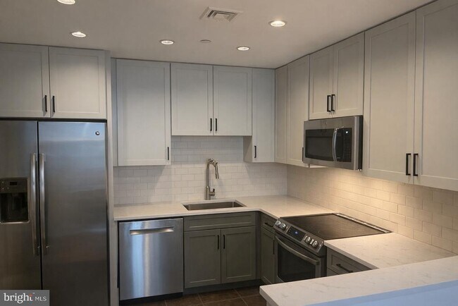 Building Photo - 111 S 15th St