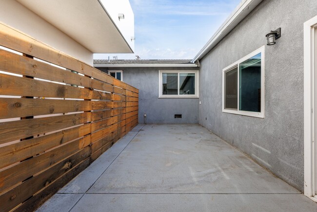 Building Photo - Spacious & Stunning: Fully Remodeled 3-Bed...