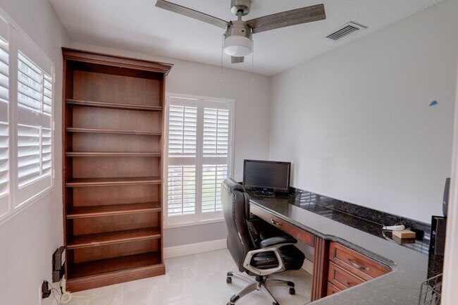 Building Photo - 633 Spring Oaks Blvd