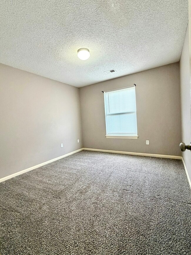 Building Photo - 224 N Hedge Ln