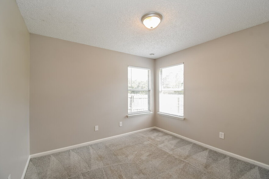 Building Photo - 3664 Arava Dr