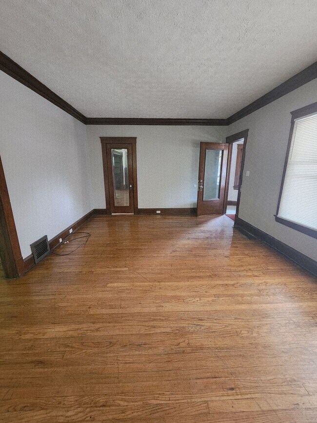 Building Photo - 126th,E.2681