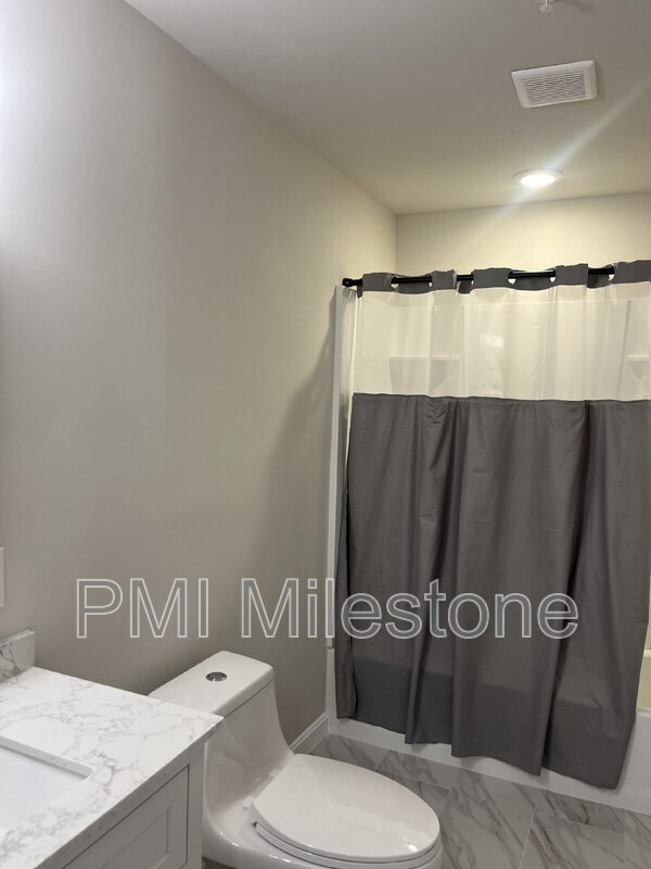 Building Photo - 9734 Dumbarton Dr