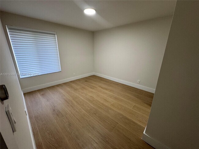 Building Photo - 9234 Southampton Pl