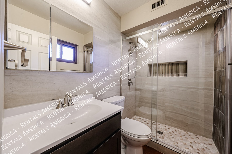 Building Photo - 10438 S 45th Pl