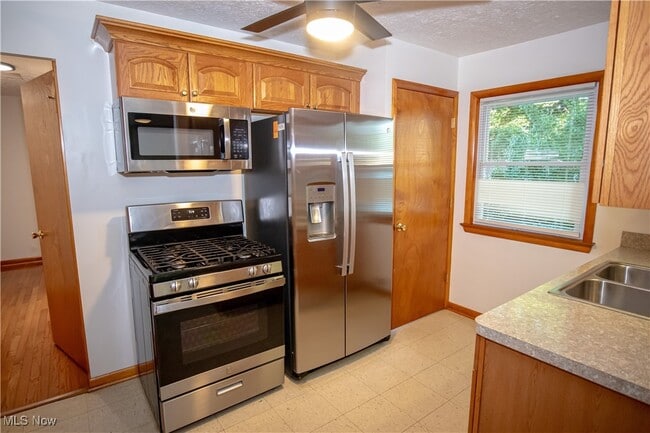 Building Photo - 14014 Emery Ave