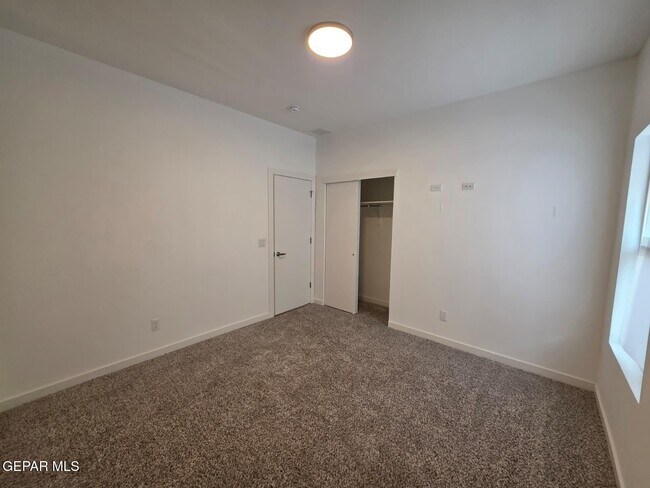 Building Photo - 14816 John McNeely Ave