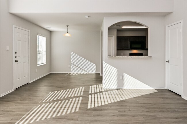 Building Photo - 4911 Sweet Chestnut Ln