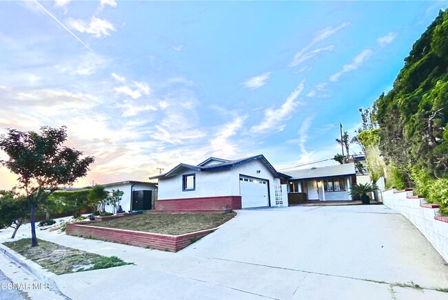 Building Photo - 1045 Marvista Ave