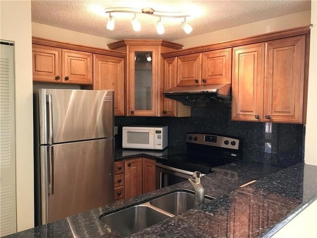 Building Photo - 7061 SW 41st Pl