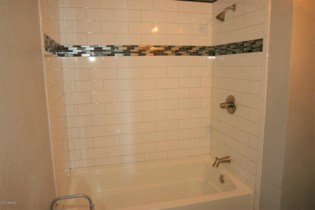 Building Photo - 914 E Osborn Rd