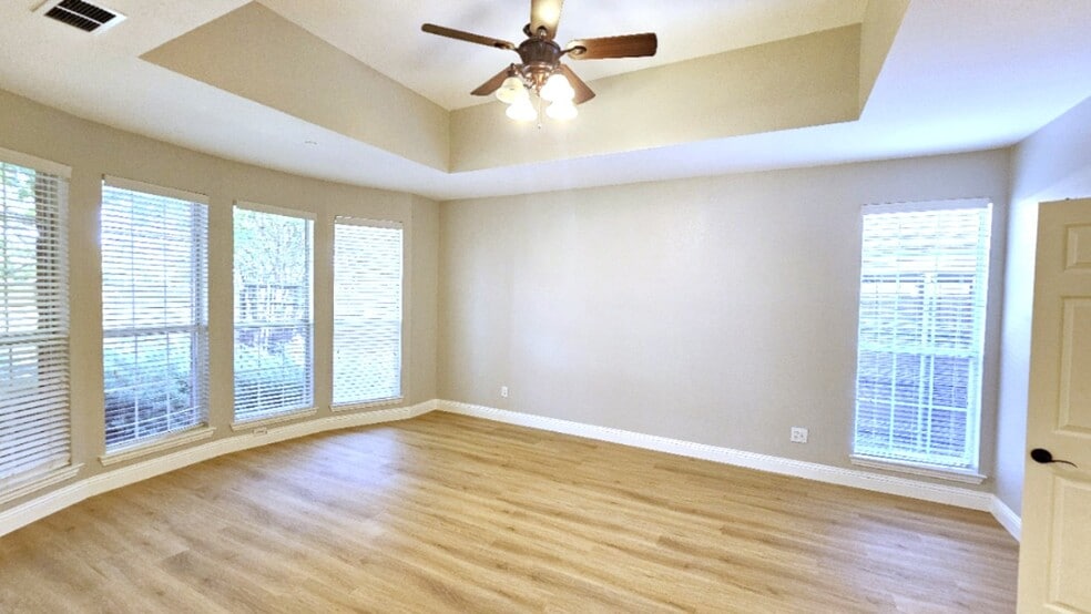 Building Photo - 421 Long Cove Ct