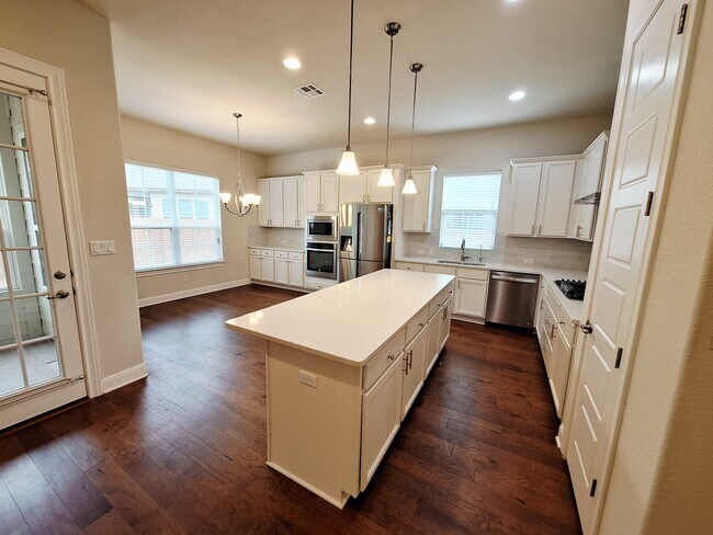 Building Photo - 4562 Katherine Dr