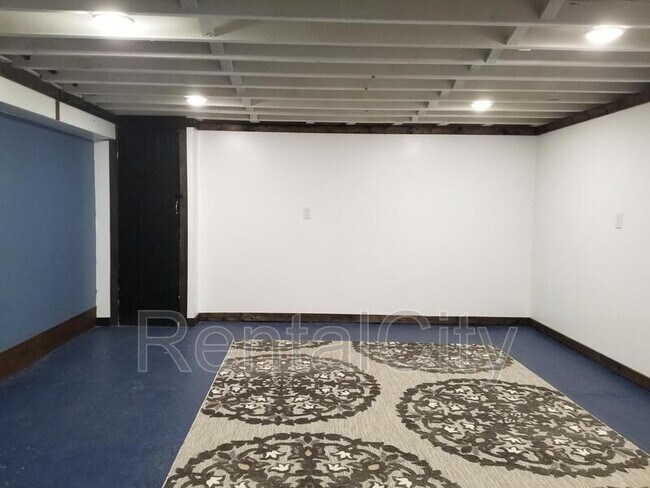 Building Photo - 621 Arlington Ave