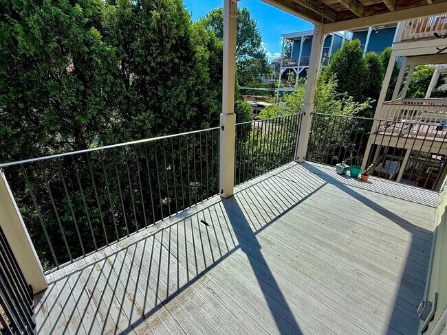 Building Photo - 184 Boston St