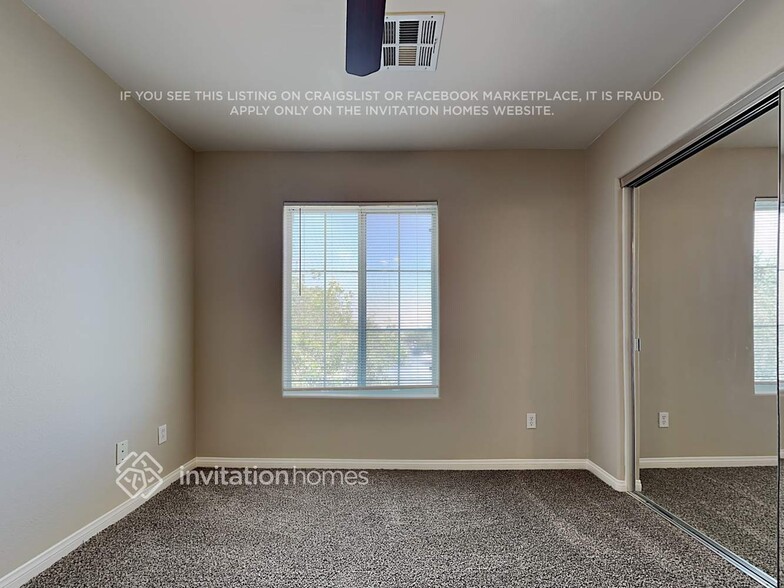 Building Photo - 8843 S Canyon Saddle St