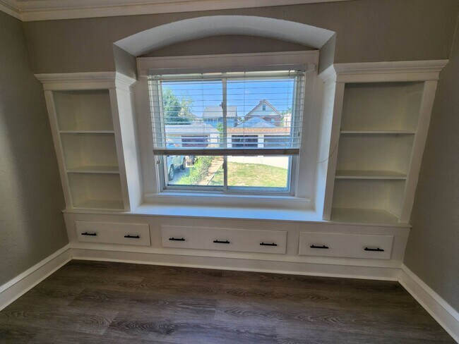 Building Photo - Newly Renovated 3-Bedroom Property in Prim...