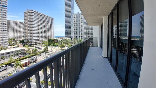 Building Photo - 2049 S Ocean Dr