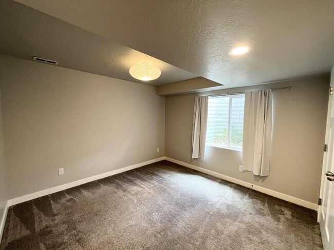 Building Photo - 621 Koins Way