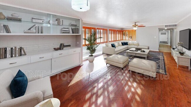 Building Photo - 1102 S Magnolia St