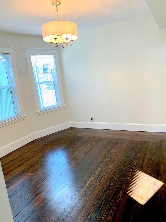 Building Photo - 98 Bristol Rd