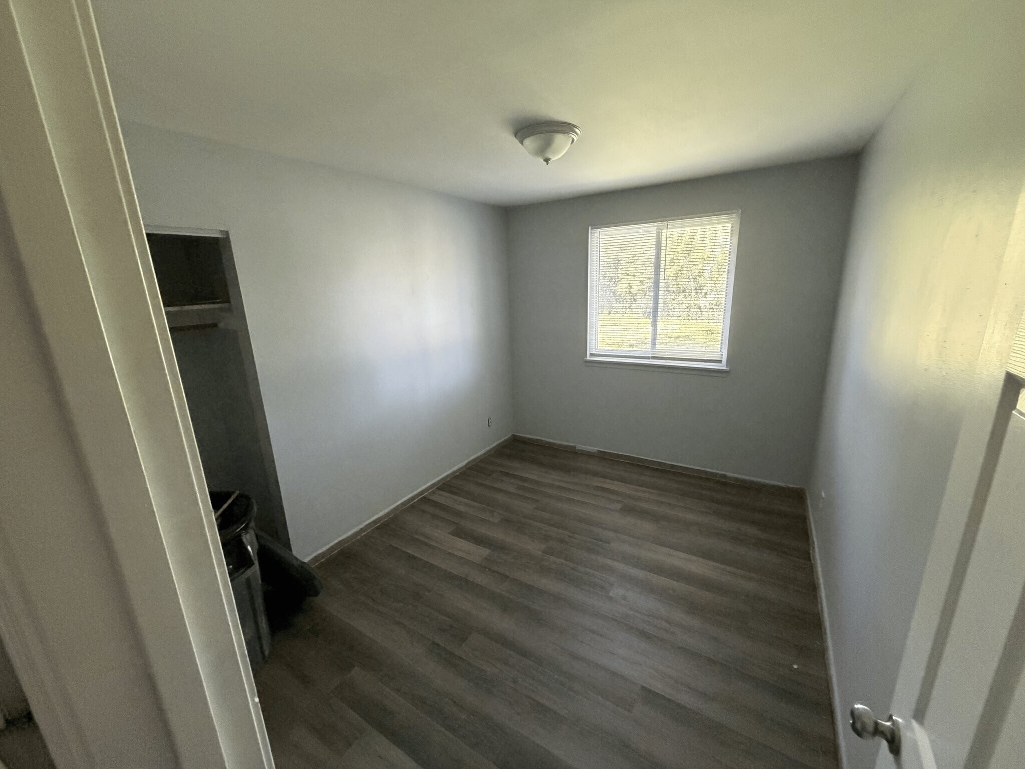 Building Photo - 2527 Leslie Ave