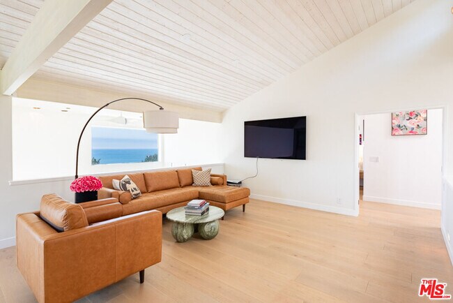 Building Photo - 31271 Bailard Rd