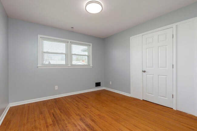 Building Photo - 1702 Bonnyville Blvd