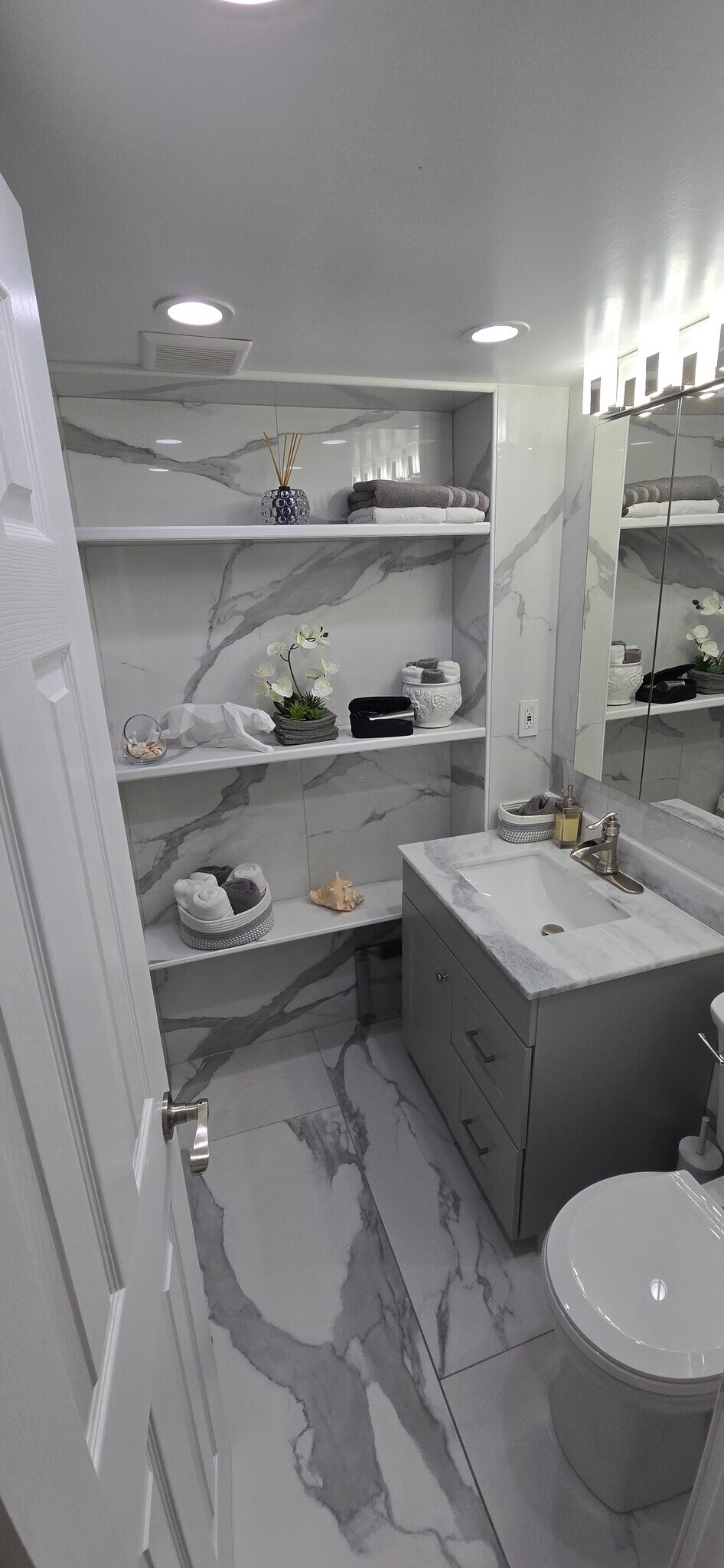 Bath - 501 Slaters Ln