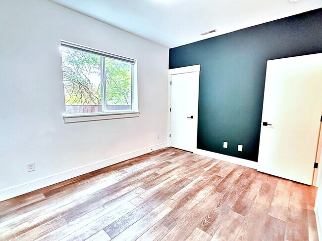 Building Photo - 4209 SE 80th Ave