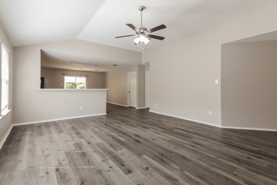 Building Photo - 1410 Post Oak Trail