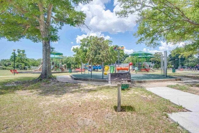 Building Photo - 203 S L St