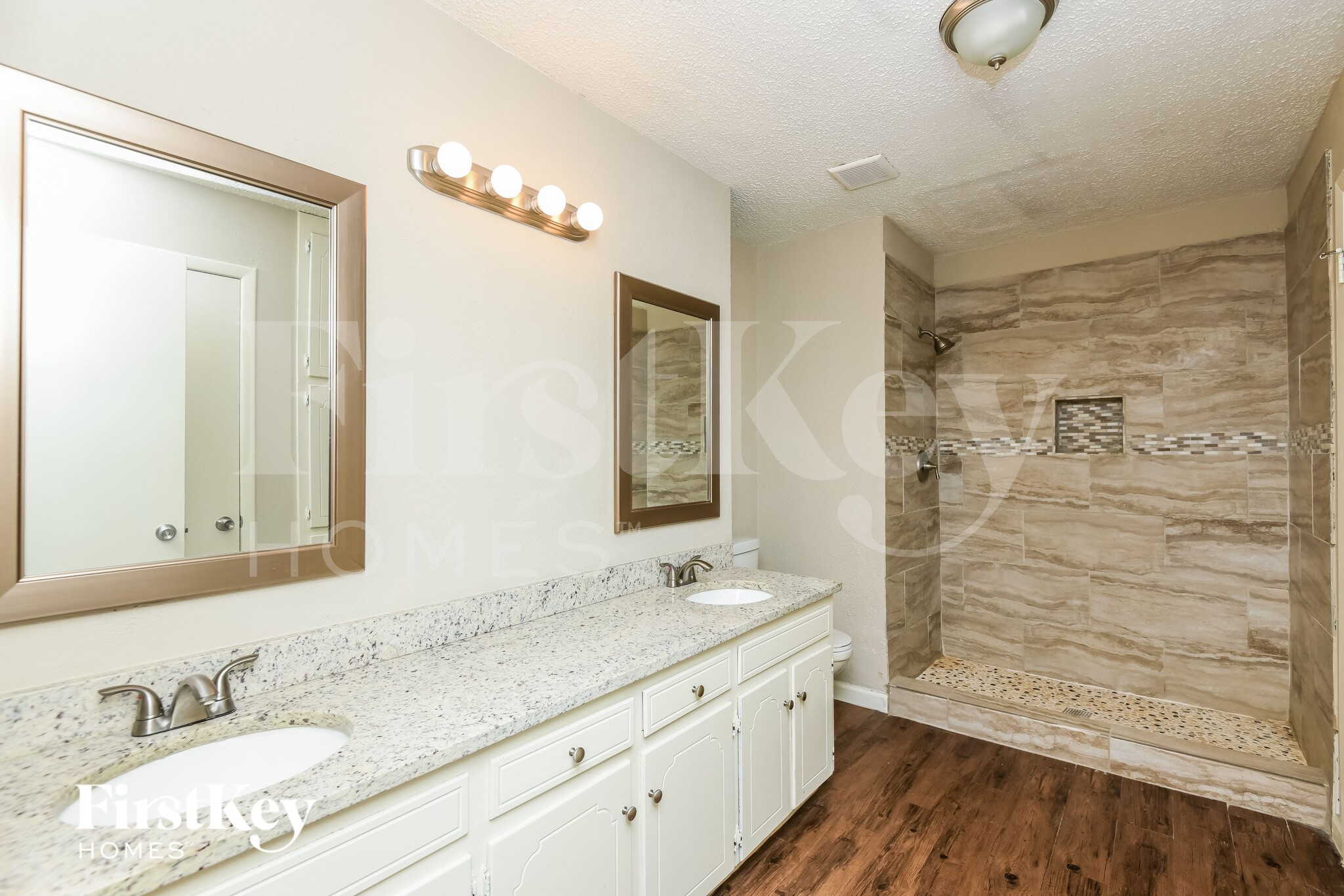 Building Photo - 2100 Cedar Ct