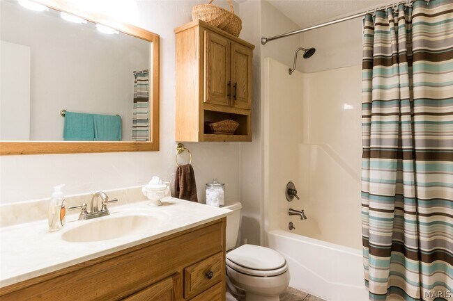 Building Photo - 115 Meadow Ln S