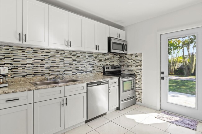 Building Photo - 4200 SW 38th St