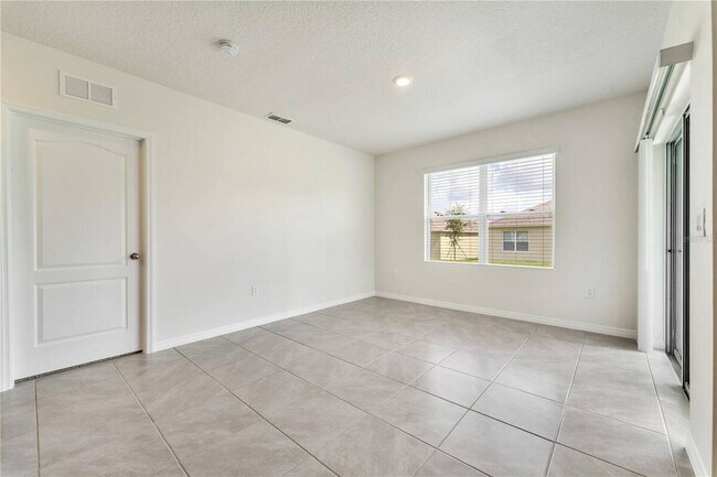 Building Photo - 320 Guadlupe St