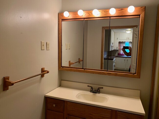 Building Photo - 1064 fisher rd