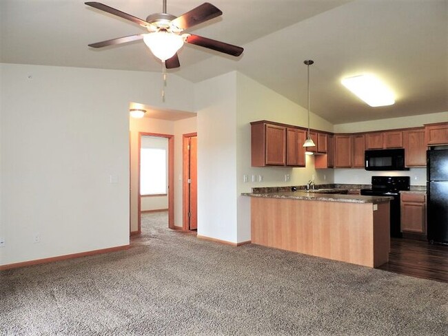 Building Photo - $1,200 | 2 Bedroom, 2 Bathroom 3rd Floor C...