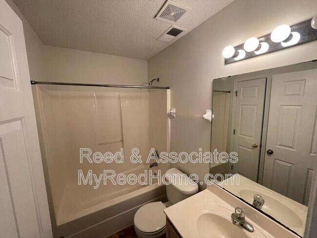 Building Photo - 1490 Estacada Way