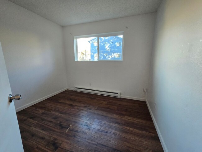 Building Photo - 2 Bed, 1 Bath Townhouse next to NAU!! Stud...