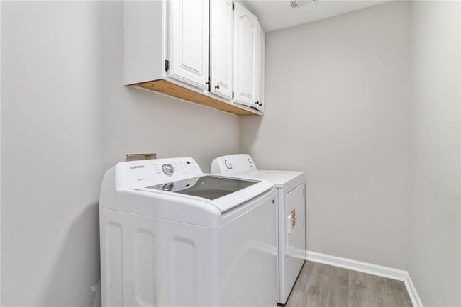 Building Photo - 2119 Tudor Castle Way