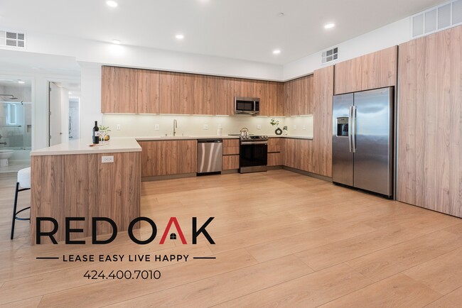 Building Photo - Modern Two Bedroom Featuring an Expansive ...